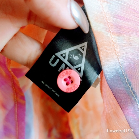 UNIF Cold Shoulder Top Size Small - Picture 4 of 5